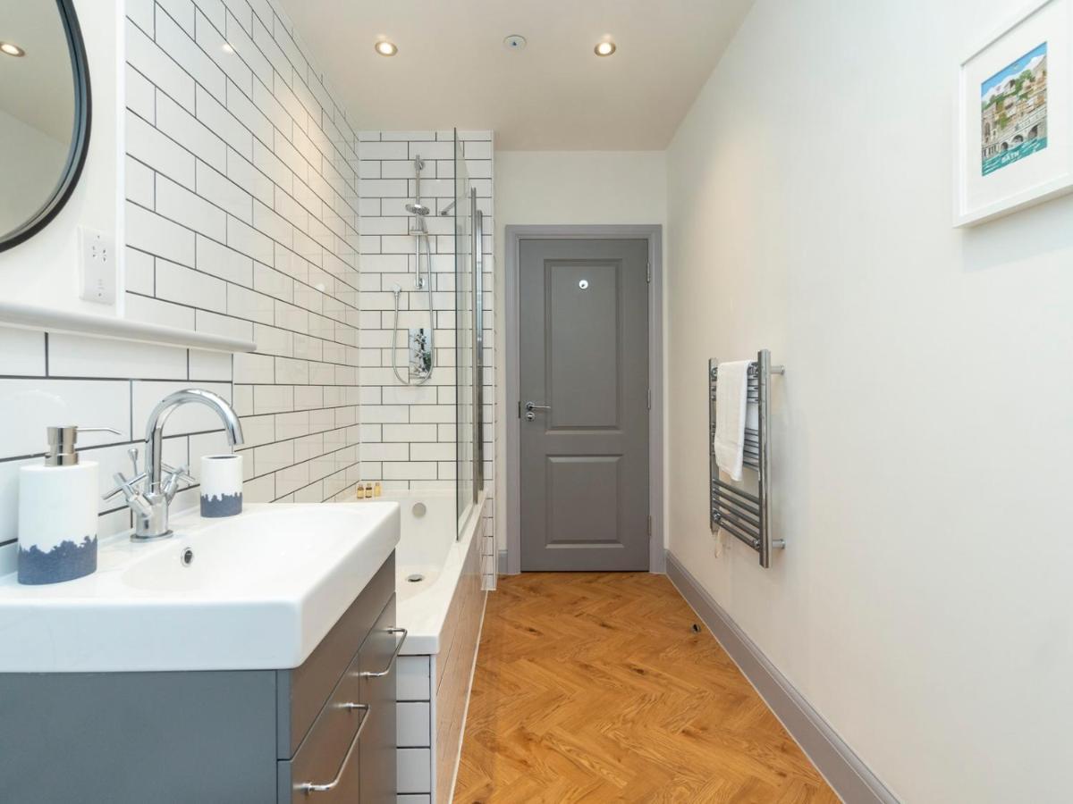 Ferienwohnung Pass The Keys Stunning 2 Bed Retreat In The Heart Of Bath Exterior foto
