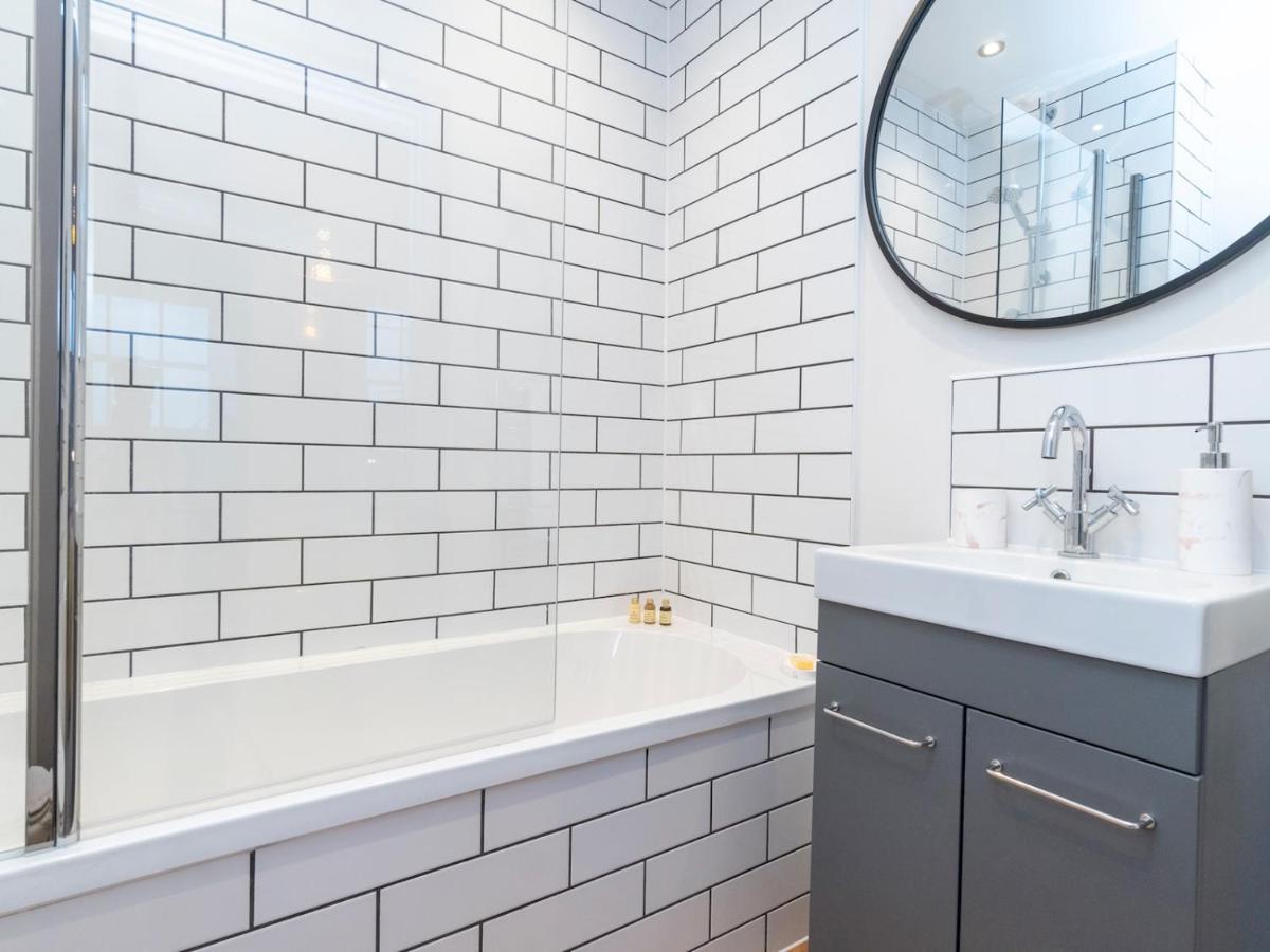Ferienwohnung Pass The Keys Stunning 2 Bed Retreat In The Heart Of Bath Exterior foto